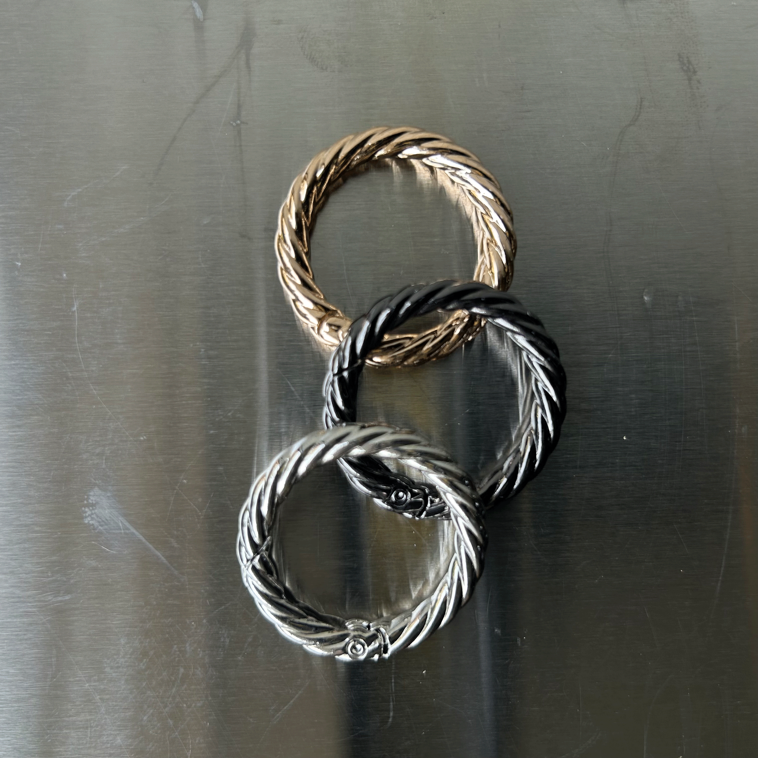 The Rope Ring Carabiner】ねじれの先に宿る、静かな存在感 | Lib